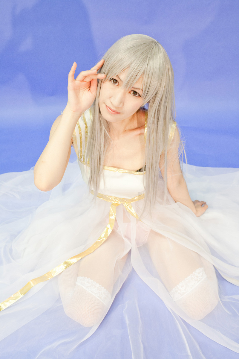 Illustration for article titled Buy Photos of Bikini Cosplayers from Cosplayers in Bikinis